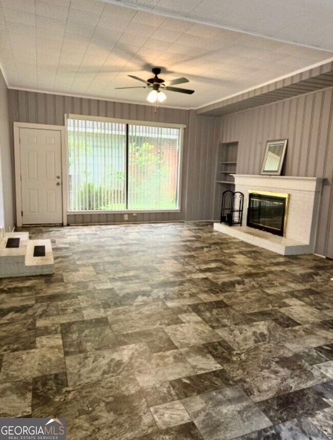 Building Photo - 603 Anderson Ave