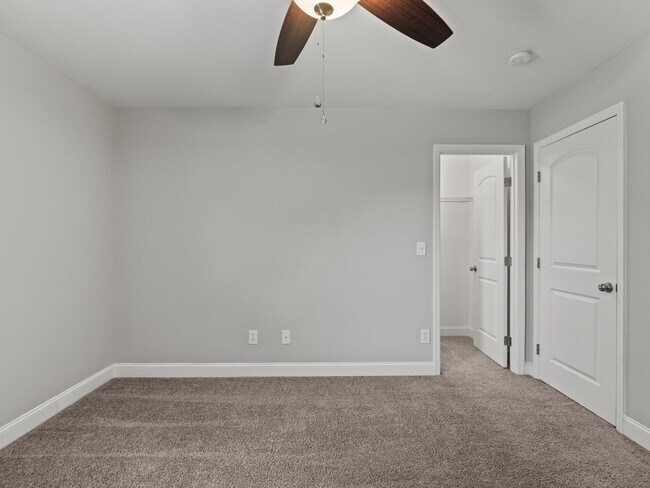 Building Photo - 114 Summer Pointe Ln NW