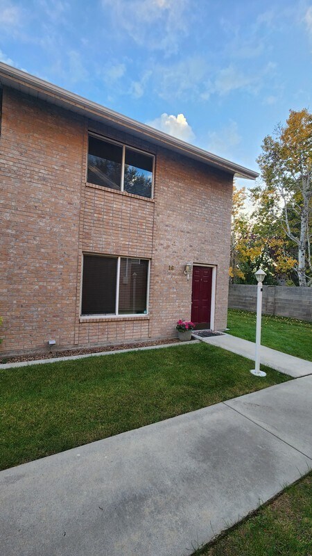 Building Photo - 201 N Geneva Rd