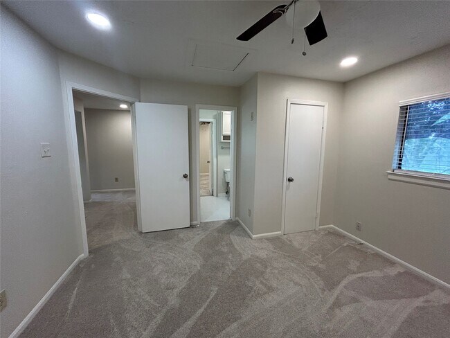 Building Photo - 7761 High Village Dr