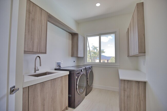 Building Photo - 13064 Via Flavia