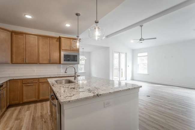 Building Photo - 6414 Satjanon Dr