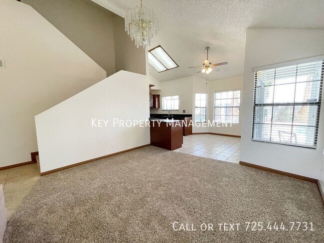 Building Photo - TWO STORY 4 BEDROOM WITH POOL NEAR SPRING ...