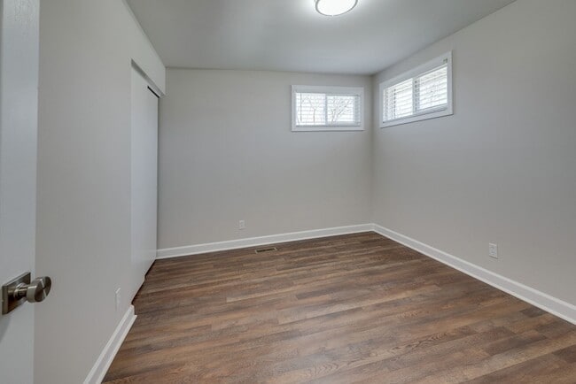 Building Photo - 405 Figuers Dr