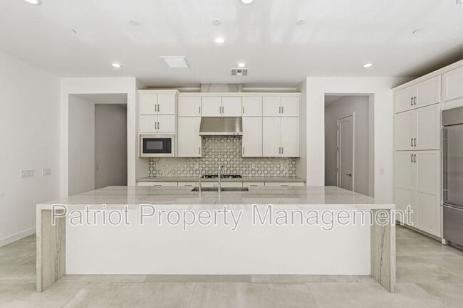 Building Photo - 7347 E Vista Bonita Dr