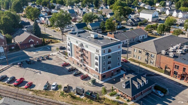 Building Photo - 10 4th St