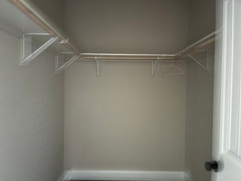 Building Photo - 3006 Vicksburg Rd