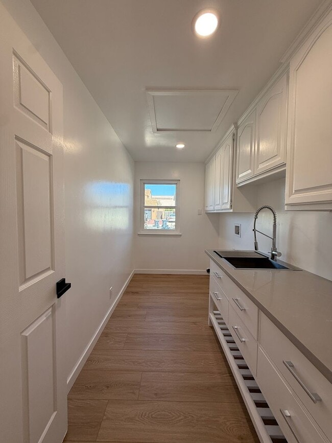 Building Photo - Beautifully Updated Single Story Custom Ho...