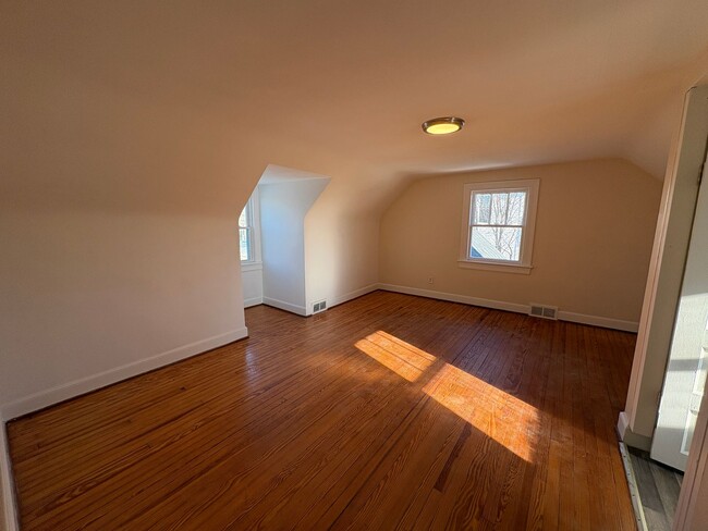 Building Photo - Beautiful house near Univeristy of Lynchburg! Four bedrooms, two bath!