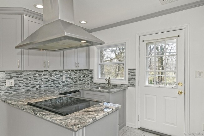 Building Photo - 110 Dix Hills Rd