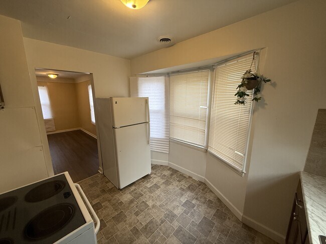 Building Photo - 18792 Kenosha St