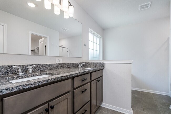 Building Photo - 911 Acorn Trail Pl