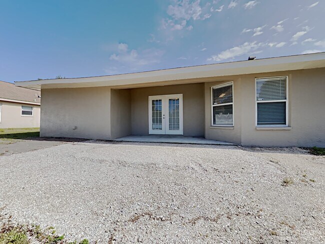 Building Photo - 9515 27th Ave E