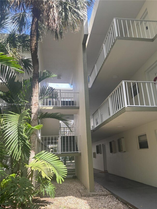 Building Photo - 4235 N University Dr