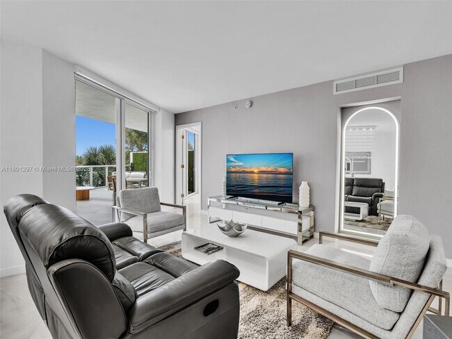 Building Photo - 9821 E Bay Harbor Dr