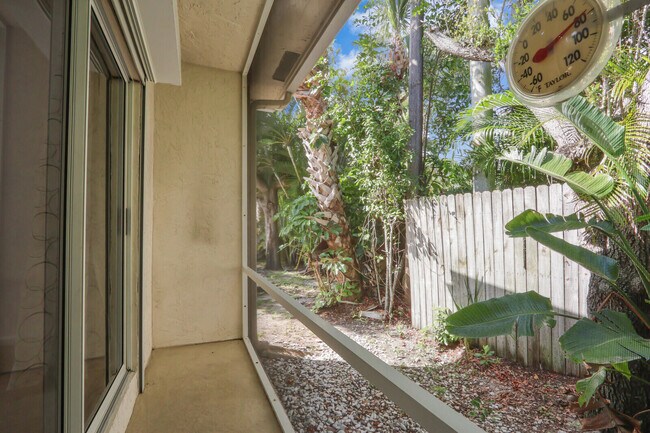 Building Photo - 479 Tequesta Dr