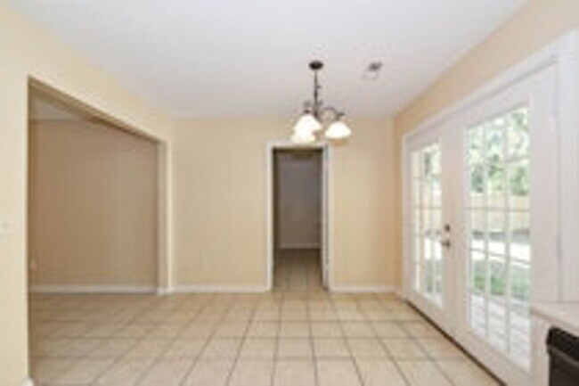 Building Photo - 30 Dove Ct