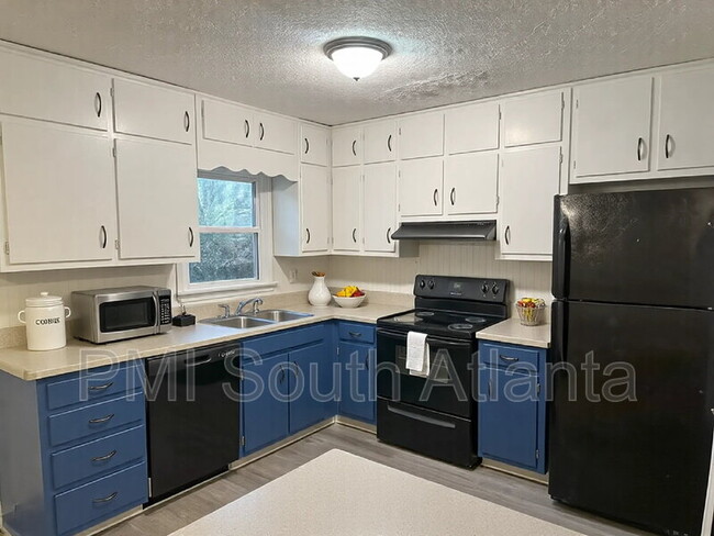 Building Photo - 834 Ridge Ave