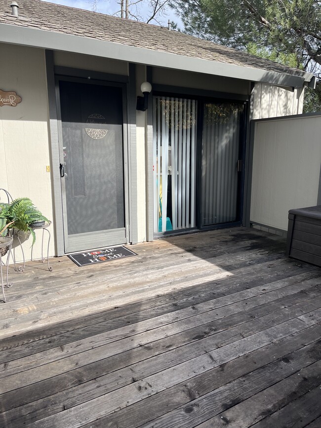 Building Photo - 1487 Ashwood Dr