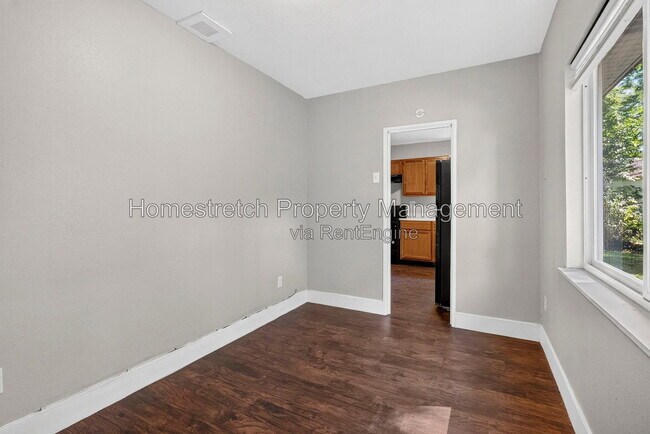 Building Photo - 426 Plaza Ave
