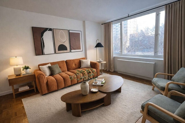 Building Photo - 350 W 43rd St