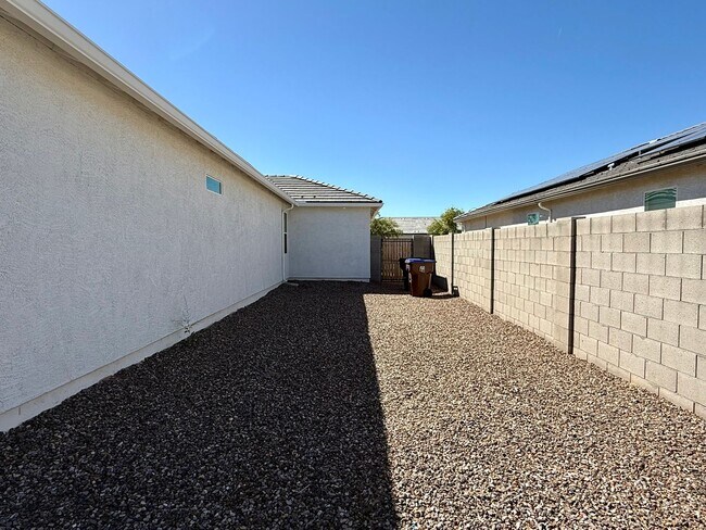 Building Photo - Large Newer-Built 4 Bedroom 2 Bathroom 3 Car Garage Home in Coolidge!