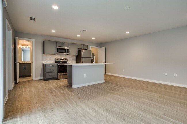 Building Photo - Look and Lease ?Come live with us at Trousdale in Apt 250! Luxury one-bedroom for $1299 (13 lease...