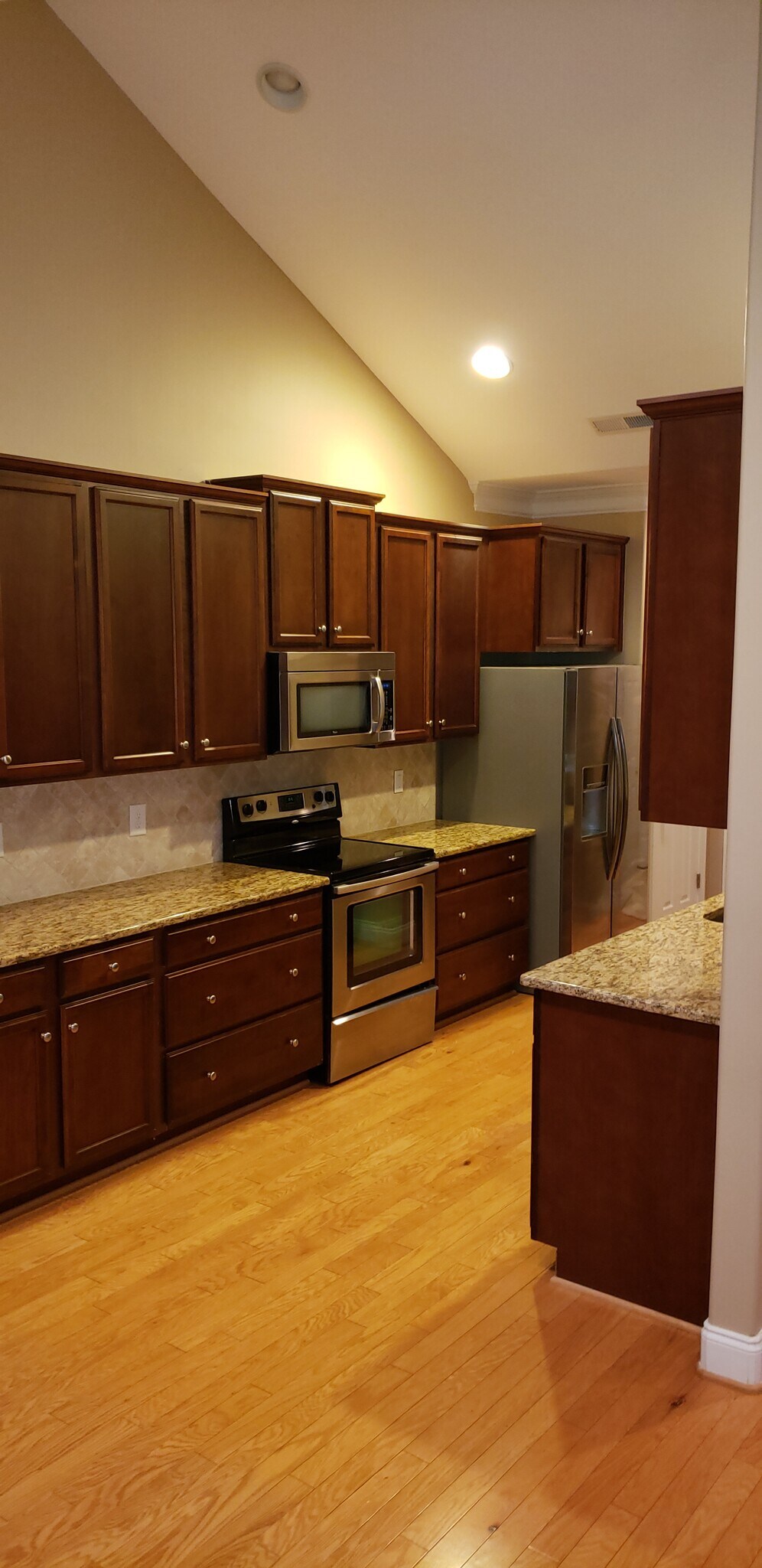 Building Photo - 315 St Nicholas Trl