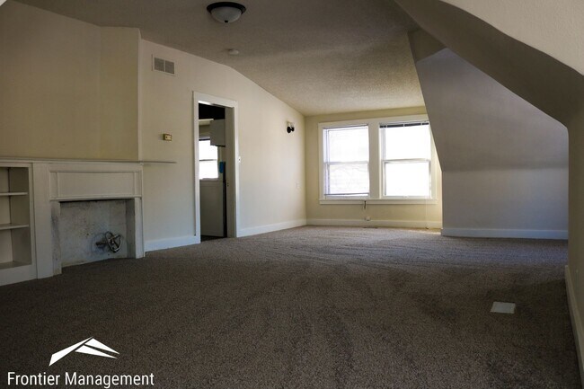 Building Photo - 901 Osage St