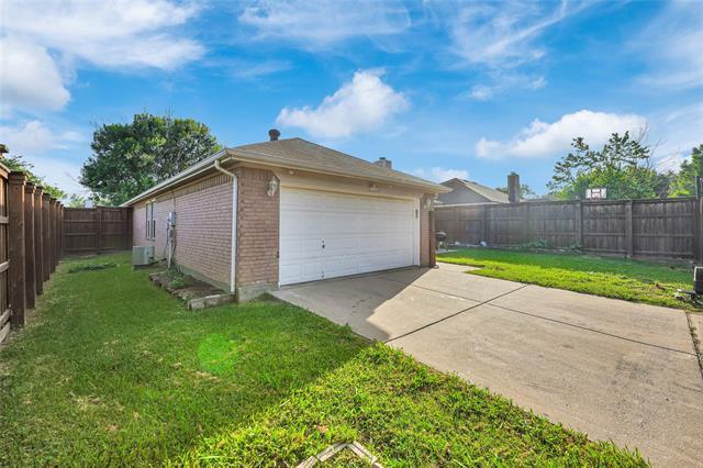 Building Photo - 2832 Claremont Dr