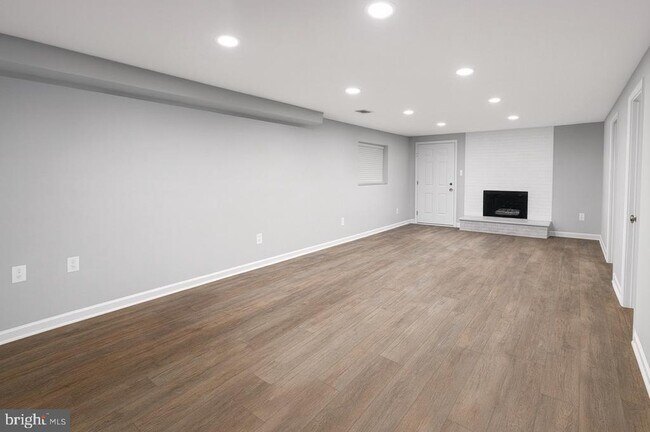 Building Photo - 9000 Marcellas Dr