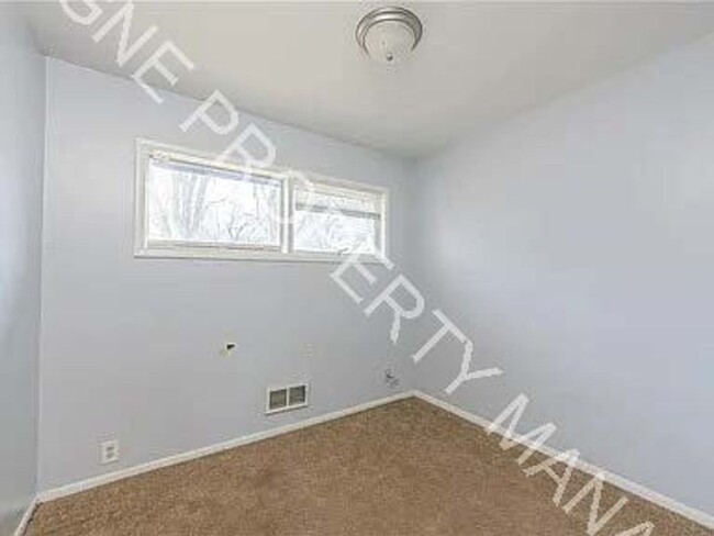 Building Photo - Single Family Home in Ruskin - All Voucher...