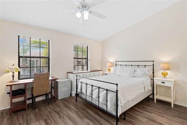 Building Photo - 247 City View Dr