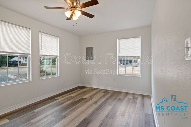 Building Photo - 340 Hiller Dr