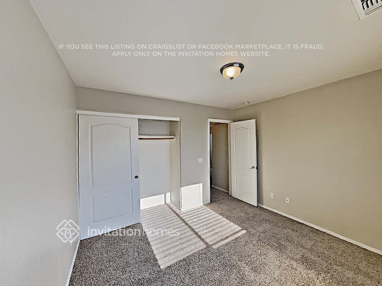 Building Photo - 9833 E Empress Ave