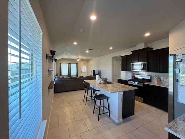 Building Photo - RANCHO VISTA CORNER LOT HOME! DOG FRIENDLY