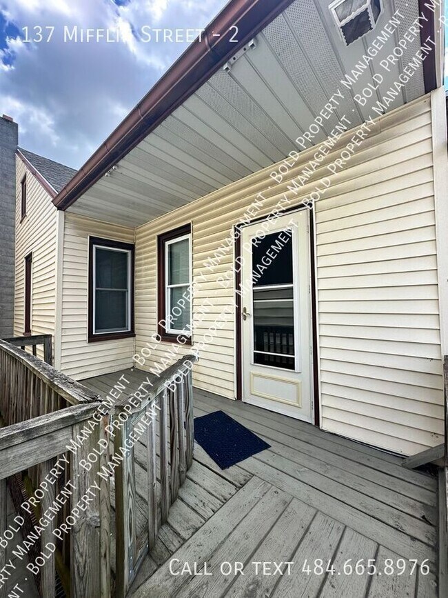 Building Photo - 137 Mifflin St