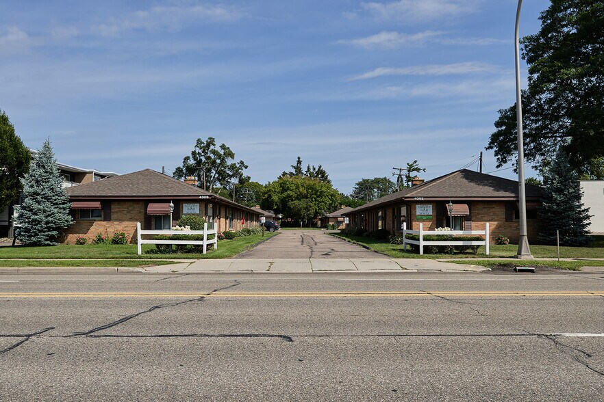 Building Photo - 4304 13 Mile Rd