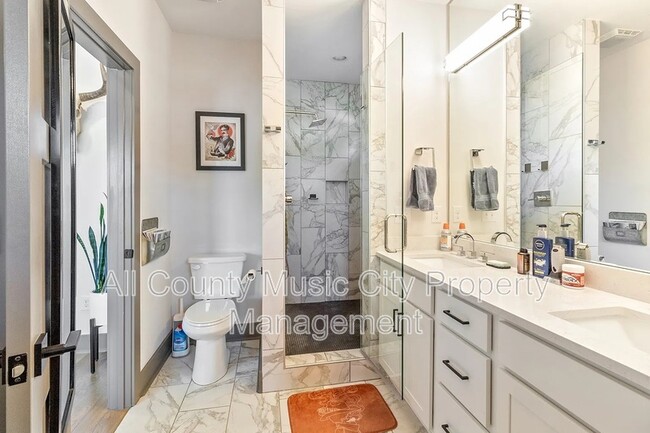 Building Photo - 1507B 14th Ave N