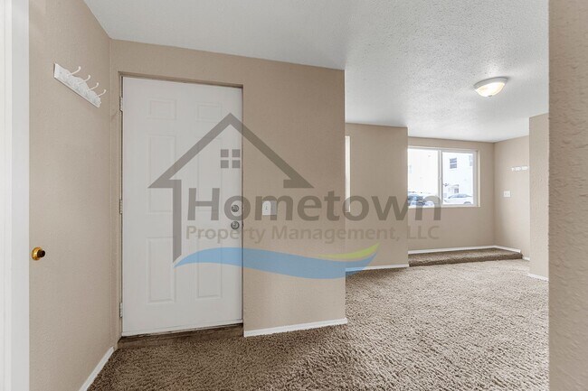 Building Photo - 1 Bedroom Cottage with Off-Street Parking Available in Midtown Coeur d'Alene!