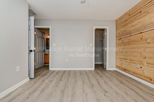 Building Photo - 1740 Summerwoods Ln
