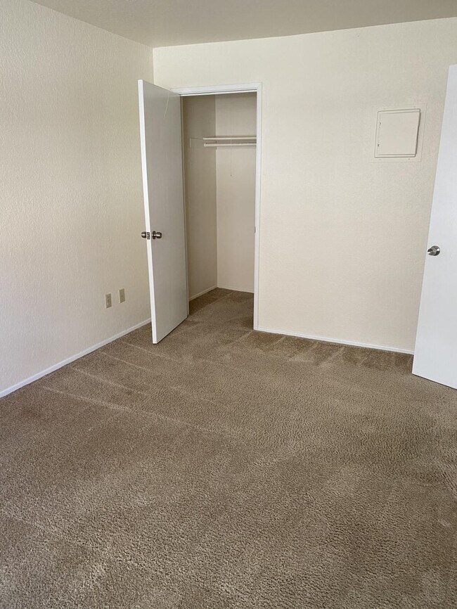 Building Photo - Bridgeview Apartments - 2 bedrooms