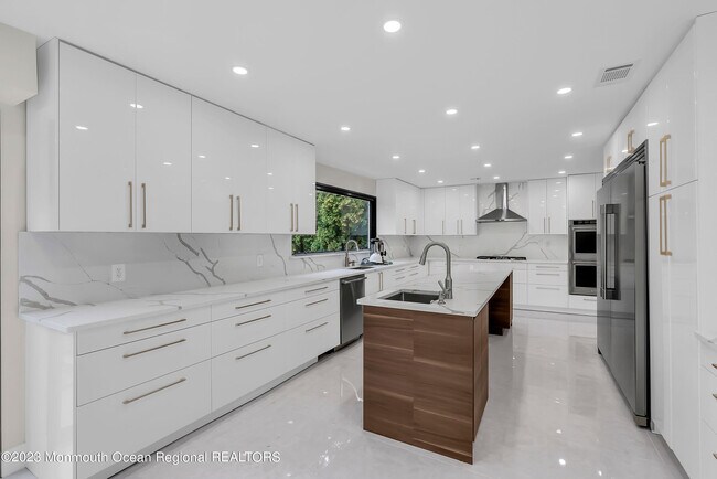 Building Photo - 265 Whalepond Rd