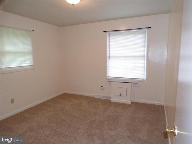 Building Photo - 111 Walnut Dr