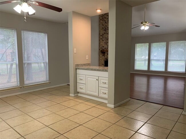 Building Photo - 2 Goldthread Ct