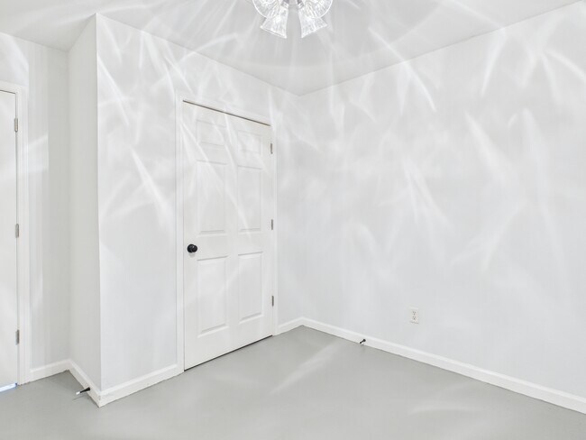 Building Photo - 107 Davis St