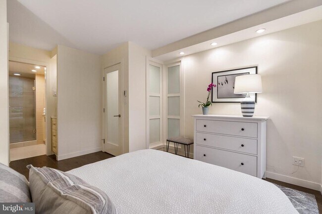 Building Photo - 1301 20th St NW