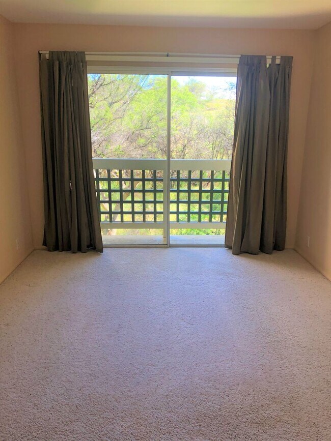 Building Photo - 2 Bedroom 2 Bath Town Home
