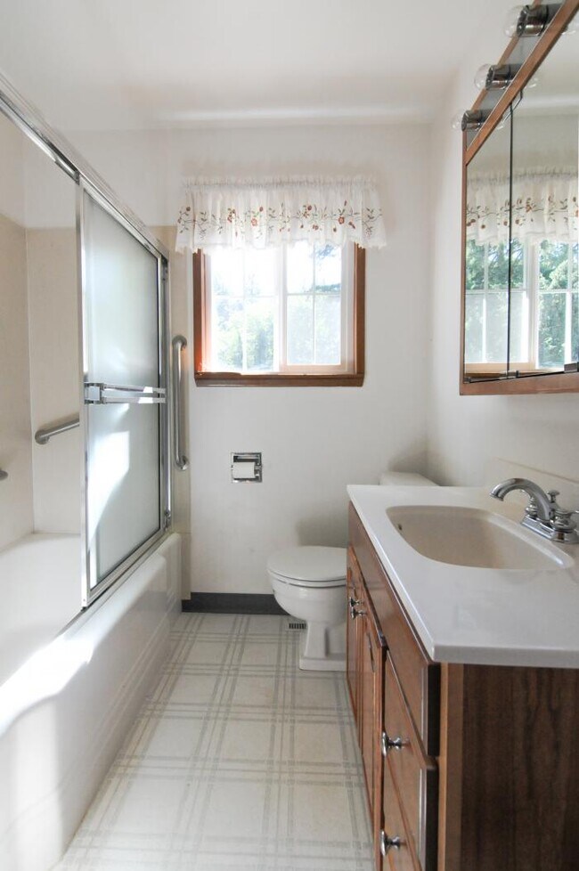 Building Photo - 3 bedroom in Renton WA 98059