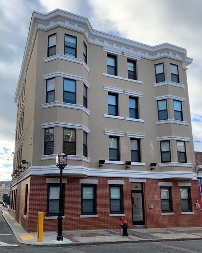 Building Photo - CHELSEA / BOSTON LUXURY STUDIO MINUTES TO ...